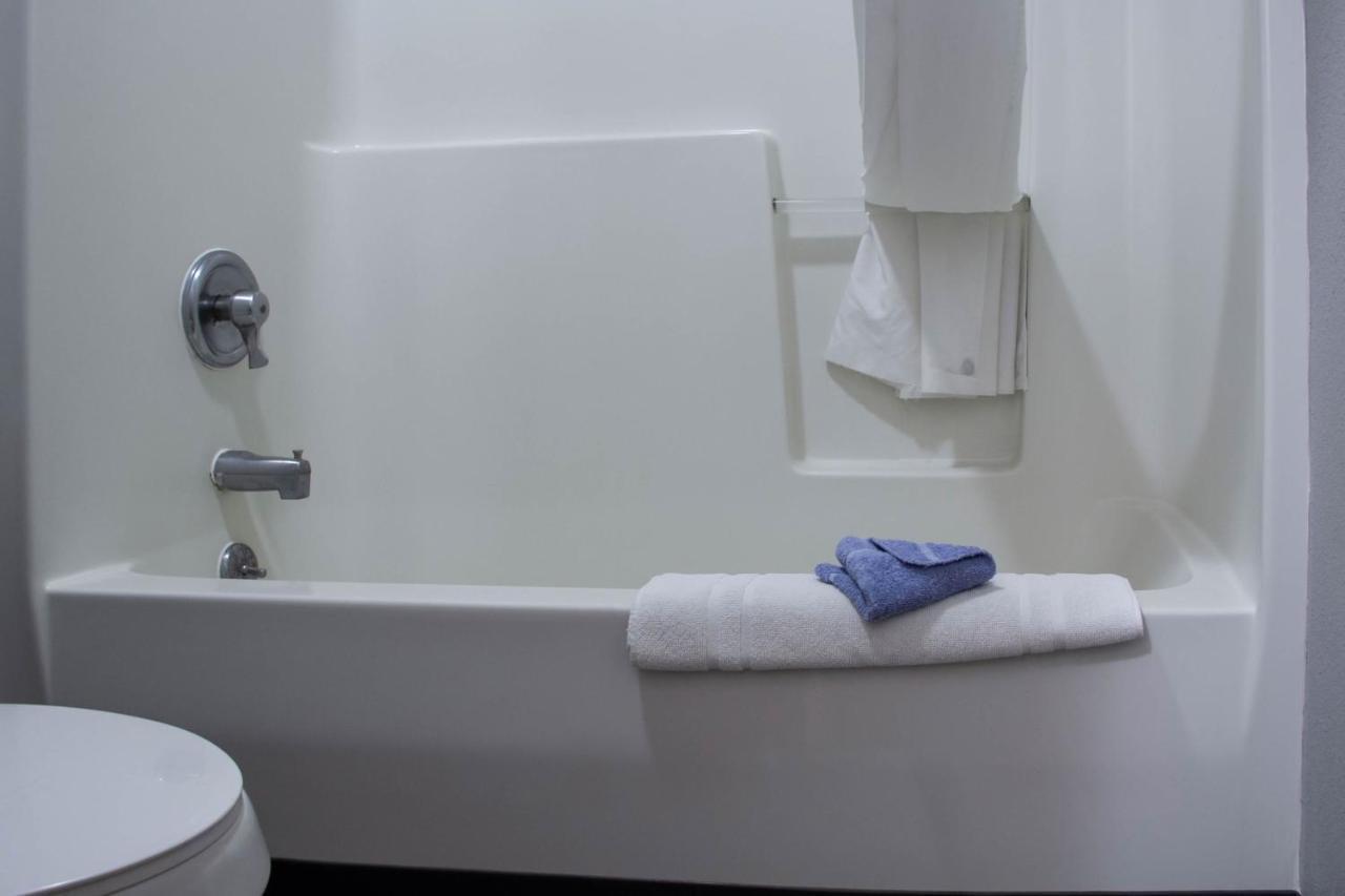 New Victorian Inn & Suites-Norfolk Extérieur photo
