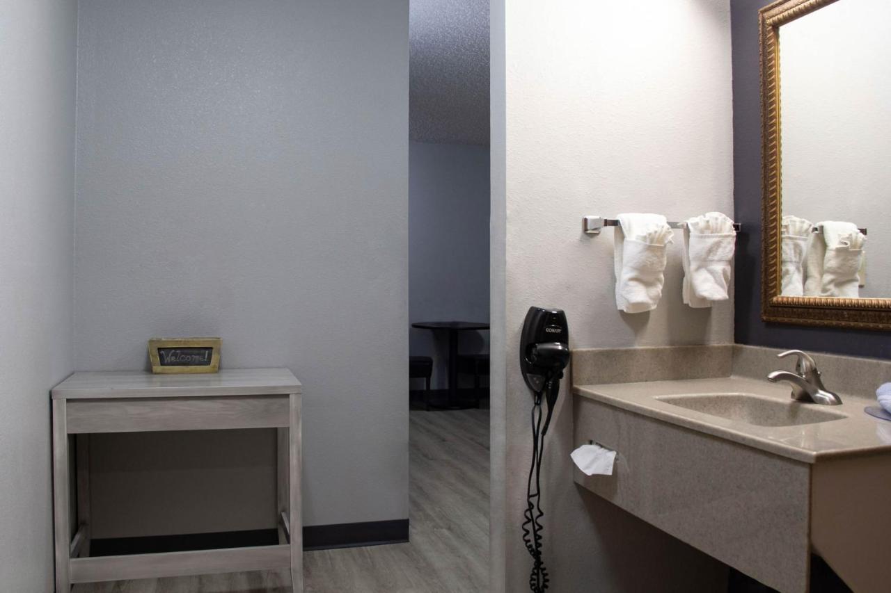 New Victorian Inn & Suites-Norfolk Extérieur photo